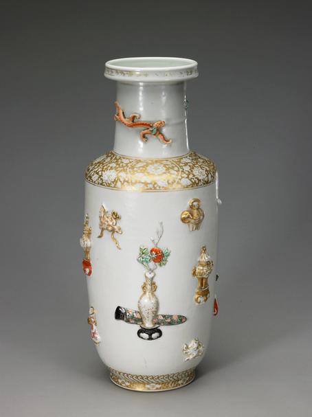 五彩加金凸雕博古纹洗口瓶