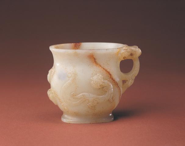 白玉蟠螭纹单柄杯
