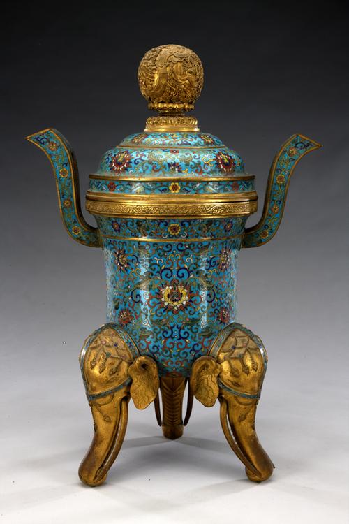 乾隆款掐丝珐琅勾莲纹象足盖炉