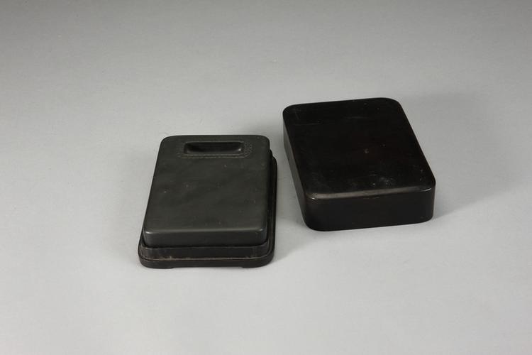 歙石云池长方砚