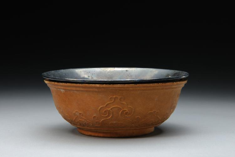 乾隆款匏制勾云纹撇口碗