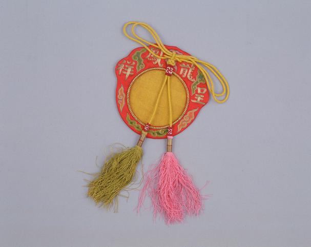 红色缎平金锁绣龙凤呈祥纹活计-荷包