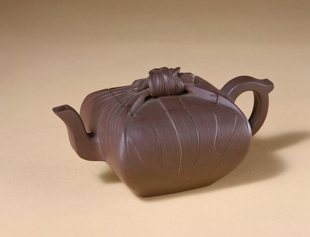 壹痴款宜兴窑紫砂包袱式壶