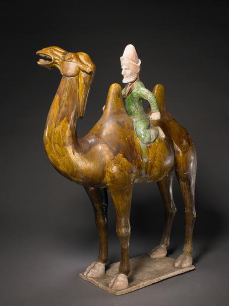 三彩骑骆驼俑