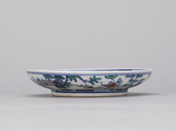 成化款斗彩婴戏图盘