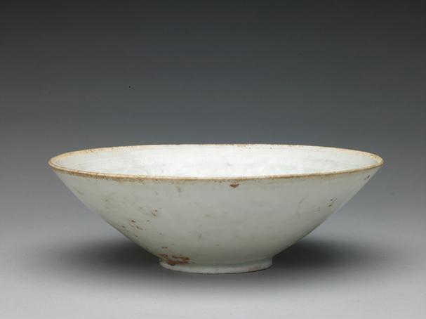 青白釉印花双凤纹碗