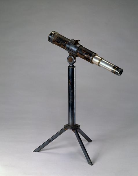 黑漆嵌银望远镜