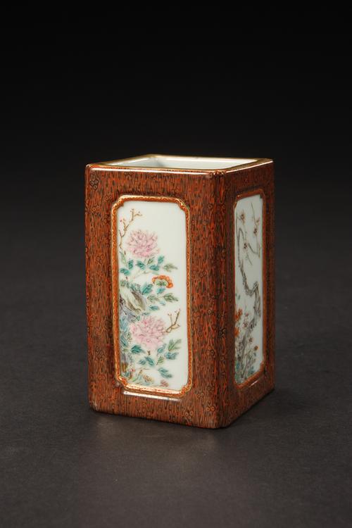 木纹釉开光粉彩四季花卉纹委角方笔筒