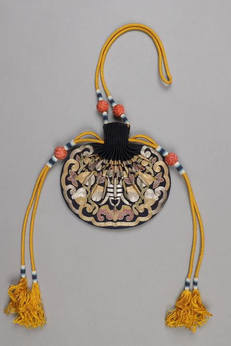 石青色缎平金银绣福寿纹腰圆荷包