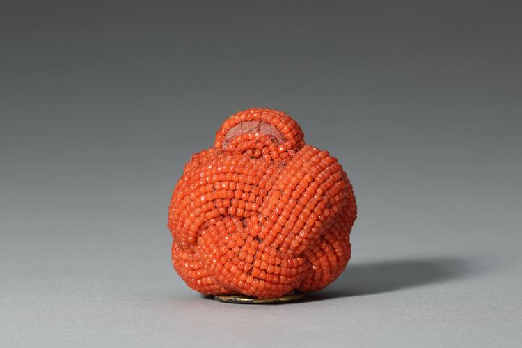 珊瑚珠盘花帽顶