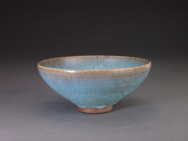 钧窑玫瑰紫釉碗