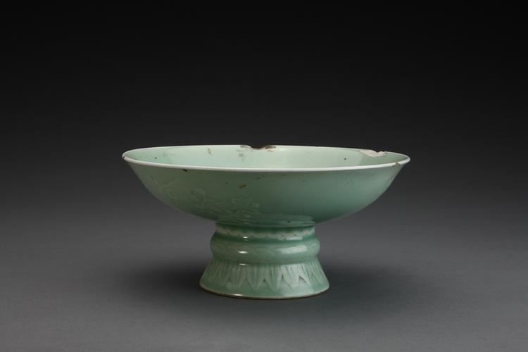 雍正款冬青釉高足碗