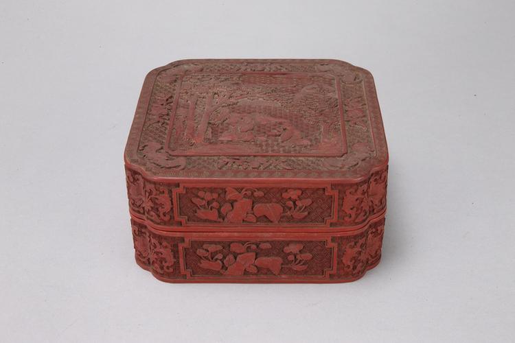 剔红山水人物图开光花卉纹四方委角盒