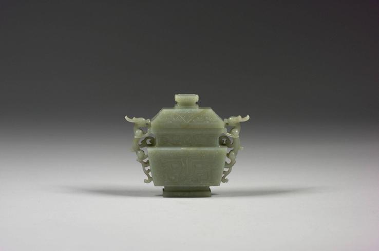 青玉雕兽面纹长方炉