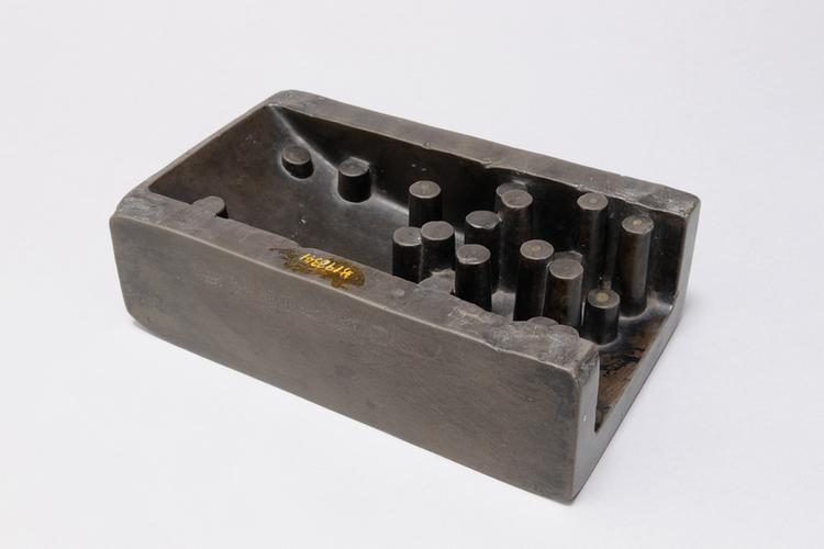 绛云楼主人铭端石抄手砚