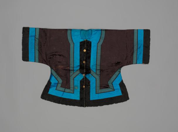 绛色江山万代纹暗花缎镶水獭皮对襟夹马褂