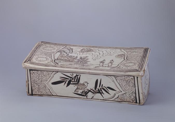 磁州窑白地黑花人物纹枕