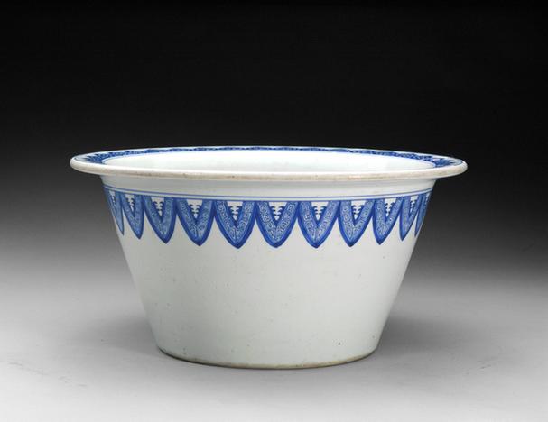 青花蕉叶纹花盆