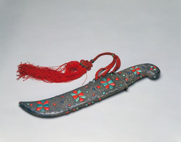 银盘丝嵌松石珊瑚柄银鞘腰刀