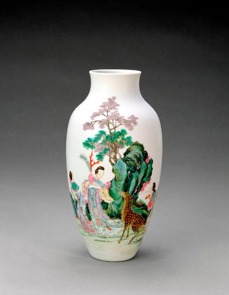 觯斋主人款粉彩仕女图瓶