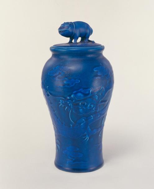 宣德款孔雀绿釉凸云纹盖罐