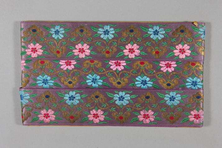 雪灰色缎地时花云头纹绦