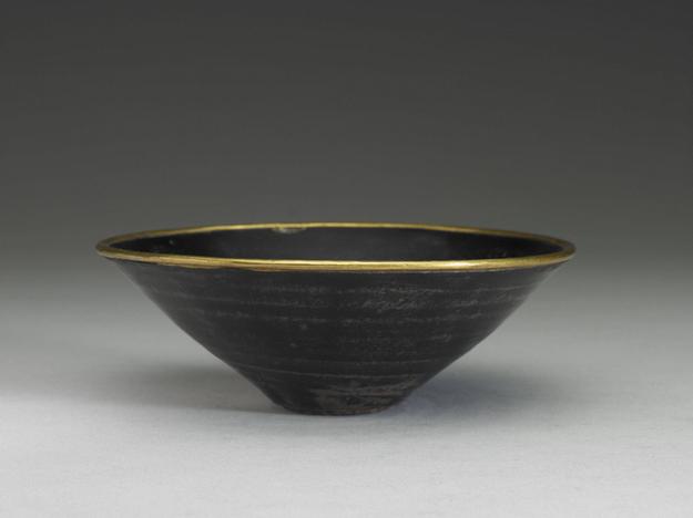 乌金釉叶纹碗