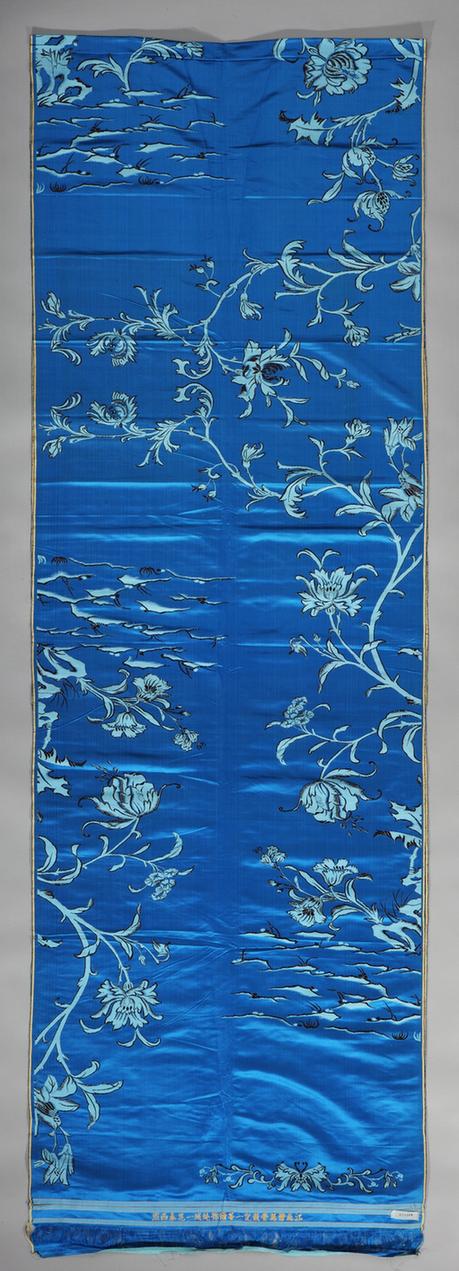 品月色大花纹泰西缎