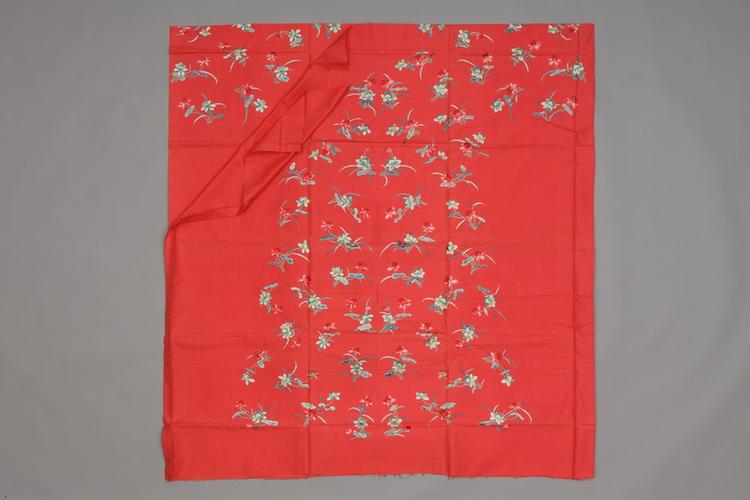 桃红色实地纱绣折枝荷花纹袍料