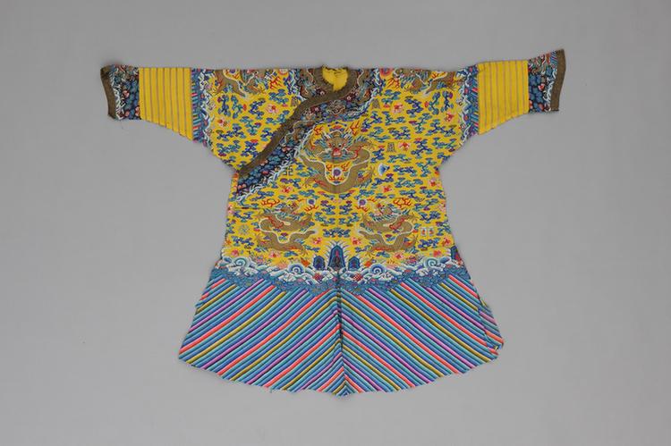 明黄色缂丝彩云蝠金龙纹龙袍拆片