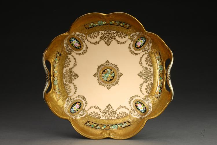 洋瓷粉地彩花加金花边盘