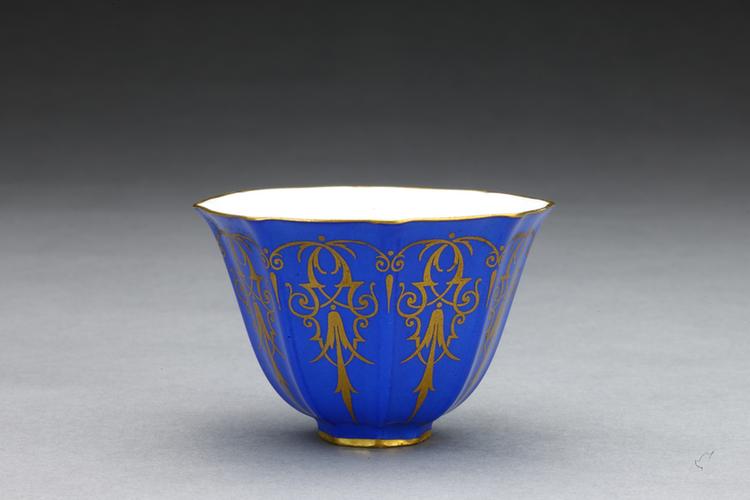 法国蓝釉描金花八方杯