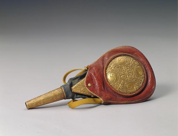 皮镶铜花火药袋