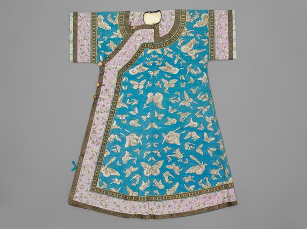 月白色缂丝百蝶纹灰鼠皮衬衣