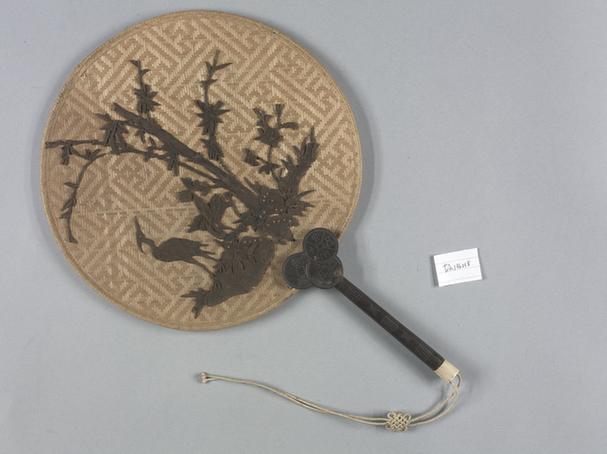 竹编席地嵌茄楠木雕花图面木嵌银丝柄团扇