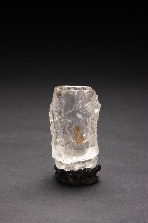 水晶松猿图笔筒