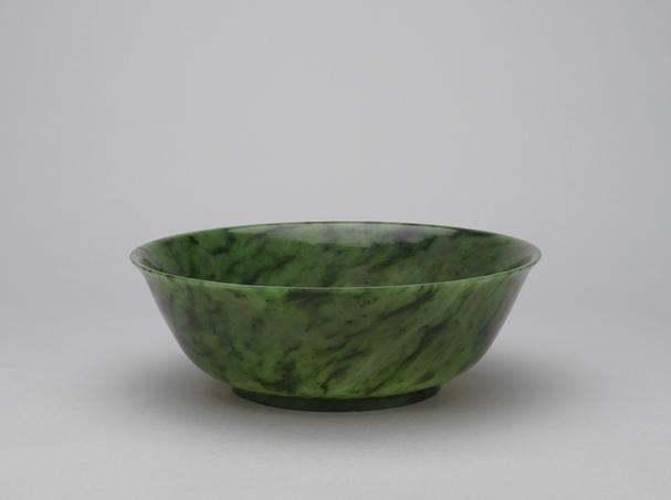 乾隆款碧玉光素碗