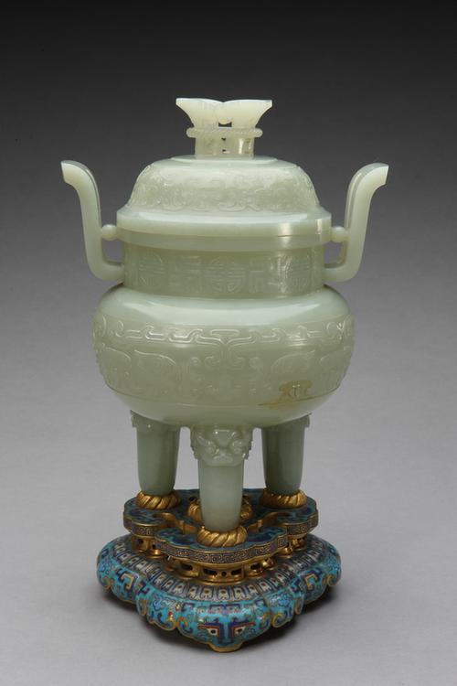 青玉万寿兽面纹双耳三足盖炉