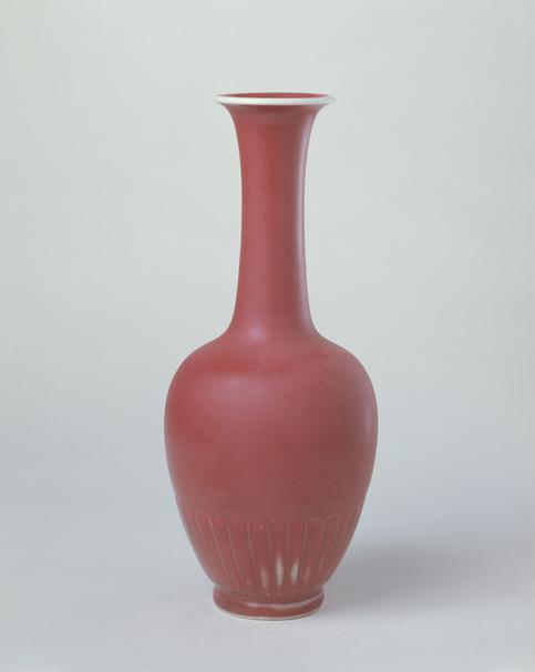 康熙款豇豆红釉菊瓣瓶