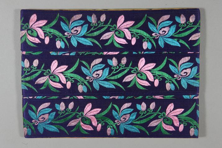 宝蓝色缎地淡彩朵兰纹绦