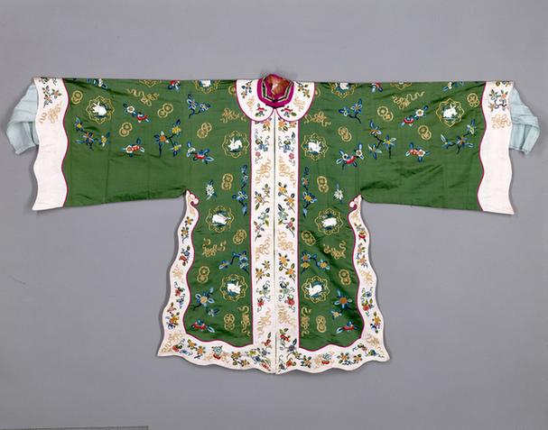 绿色缎绣桂花玉兔金皮球花纹八月花神衣