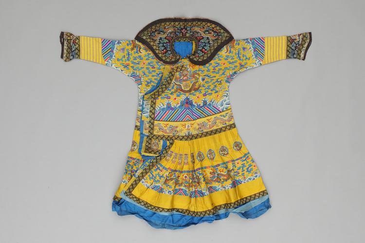 明黄色缂丝彩云金龙纹夹朝袍拆片