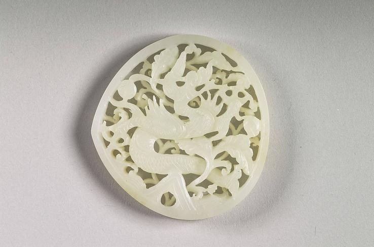 玉鱼龙花草纹带饰-1