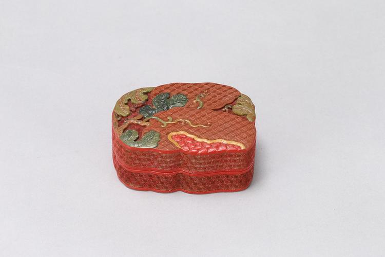 堆彩瓜纹盒