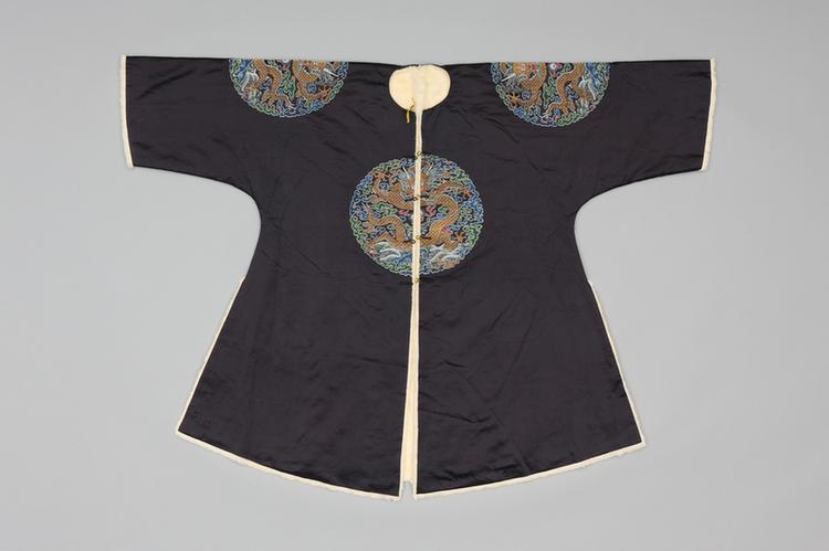 石青色四团彩云金龙纹妆花缎银鼠皮衮服