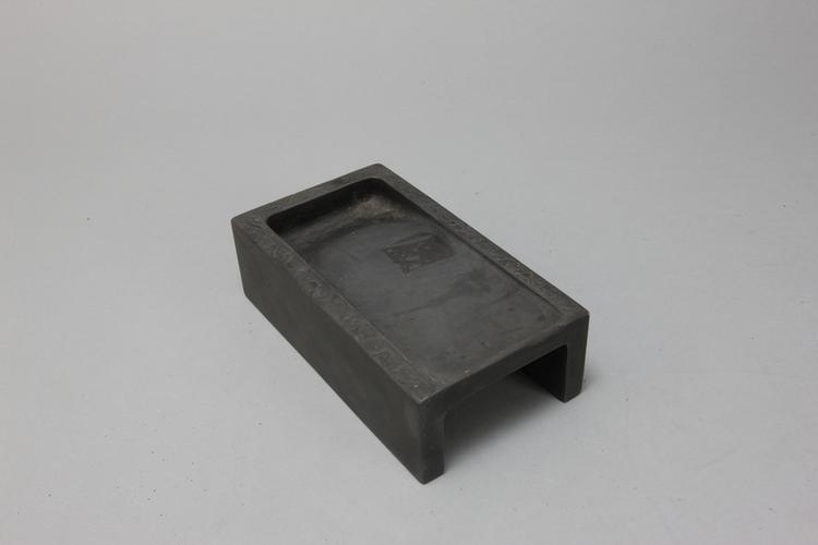 端石云龙纹边抄手砚