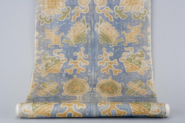 月白色地八宝纹夹缬绸