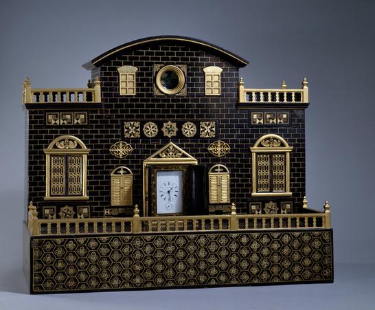 黑漆描金楼式钟