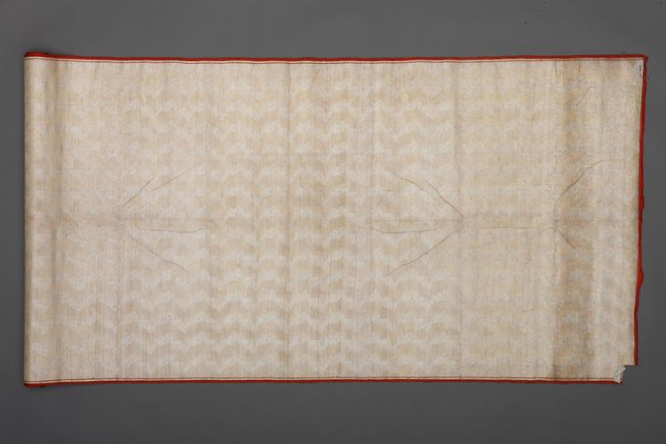 红色地蔓枝花斜纹回回织银锦