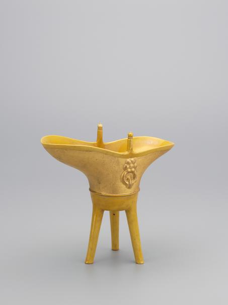 乾隆款黄釉涂金爵